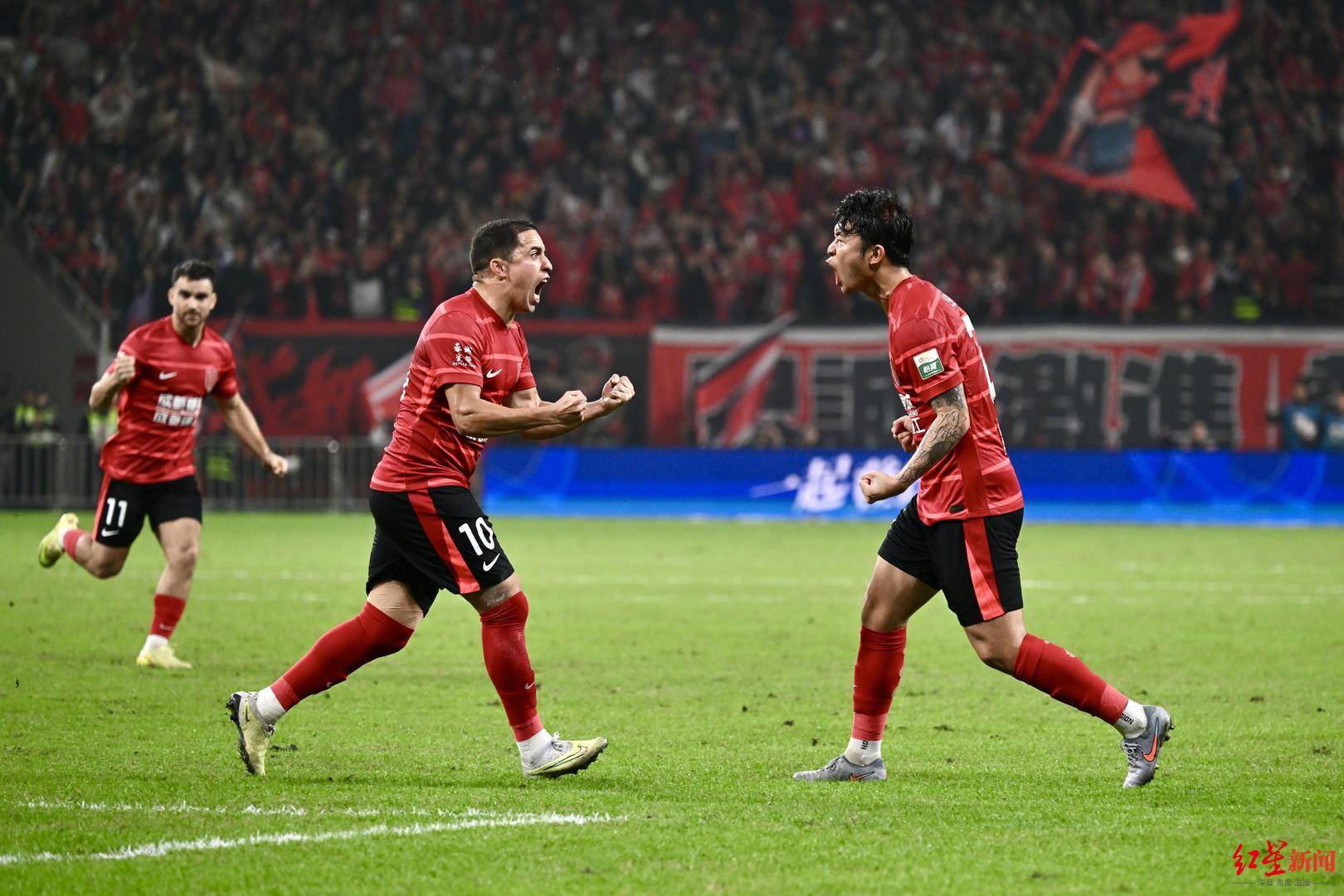 包含国际比赛日拜仁慕尼黑备战亚冠，篮板制胜细节曝光，更衣室稳定，资深球员宣示担当的词条