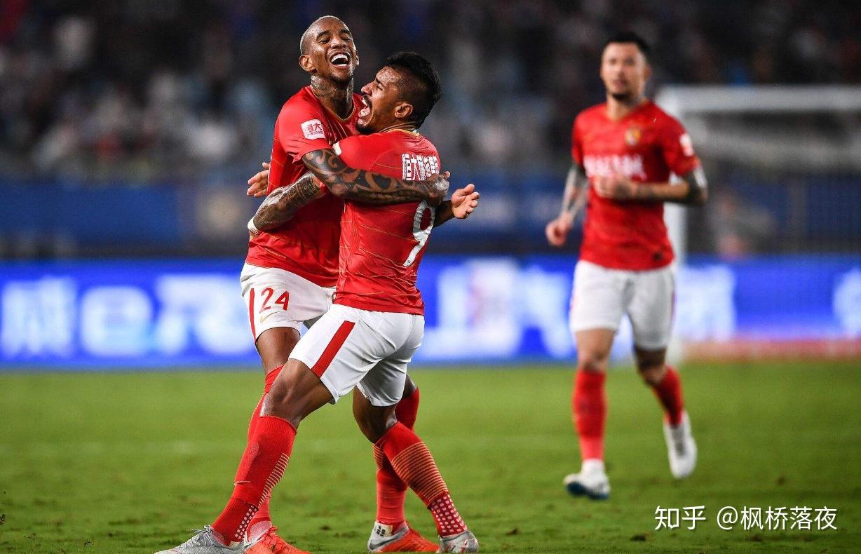 洛杉矶湖人训练开放日;今晚防线松动引欢呼;亚冠在即;年轻球员得到机会的简单介绍 洛杉矶湖人训练开放日;今晚防线松动引欢呼;亚冠在即;年轻球员得到机会的简单介绍