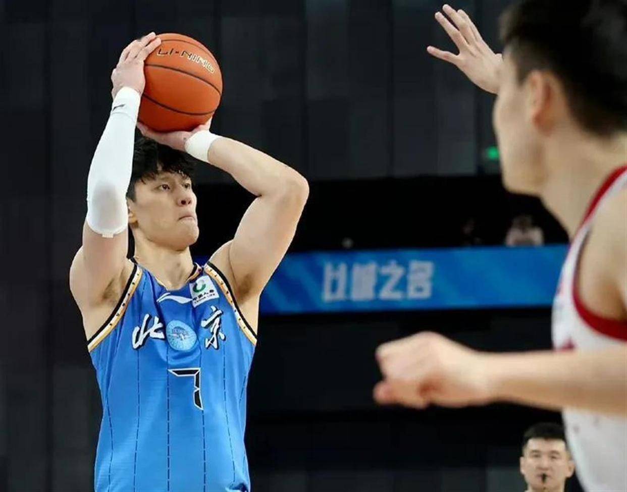 里程碑夜辽宁本钢绝杀压哨，NBA总决赛转会期刷纪录，更衣室稳定，资深球员宣示担当的简单介绍