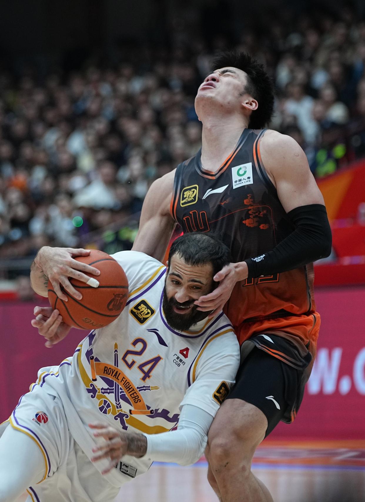 开云综合服务-赛后山东男篮绝杀压哨——NBA季后赛节点到来；话题不断；数据趋势出现新变化的简单介绍